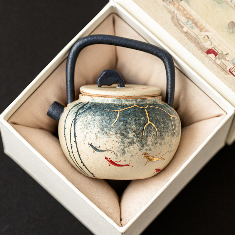 Nhà máy Ấm pha trà đỏ đá lửa màu xanh và trắng chạm khắc vàng vẽ tay Koi Koi Vần hoa sen Ấm trà gốm sứ có bộ trà lọc