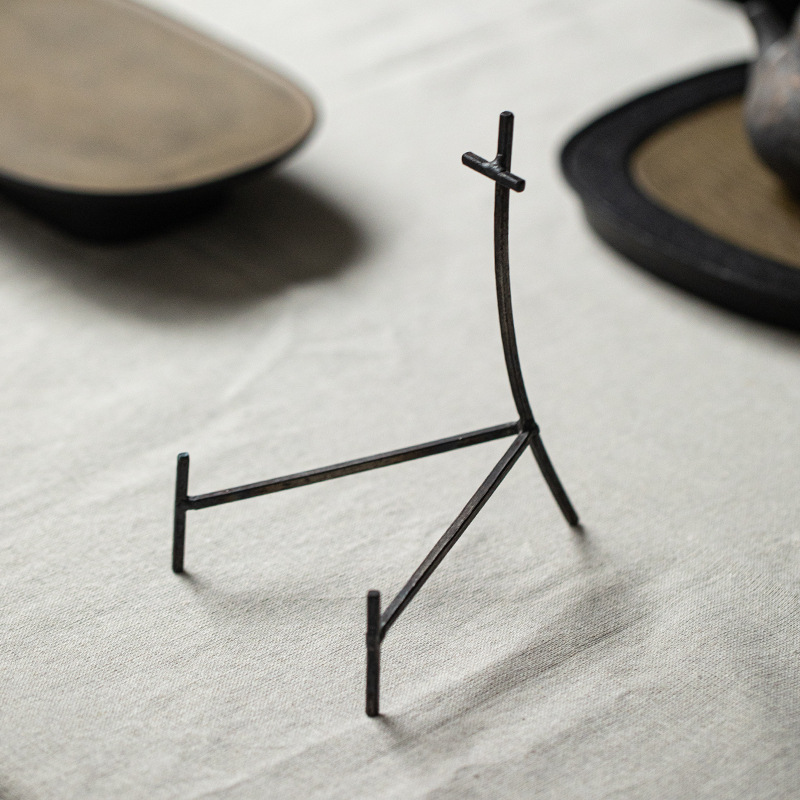 Nghệ thuật sáng tạo sắt nghệ thuật giá đỡ khay ăn giá đỡ bàn ăn sắt nghệ thuật thủ công đơn giản gốm sứ Giá để đồ trang trí