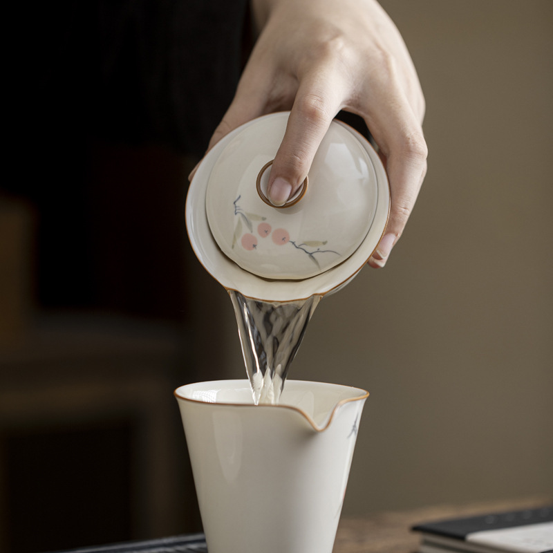 Bát có nắp tam tài vẽ tay Đồ pha trà hồng tráng men màu cổ điển Bộ trà Kung Fu cao cấp chống bỏng gia dụng Bát trà gốm sứ