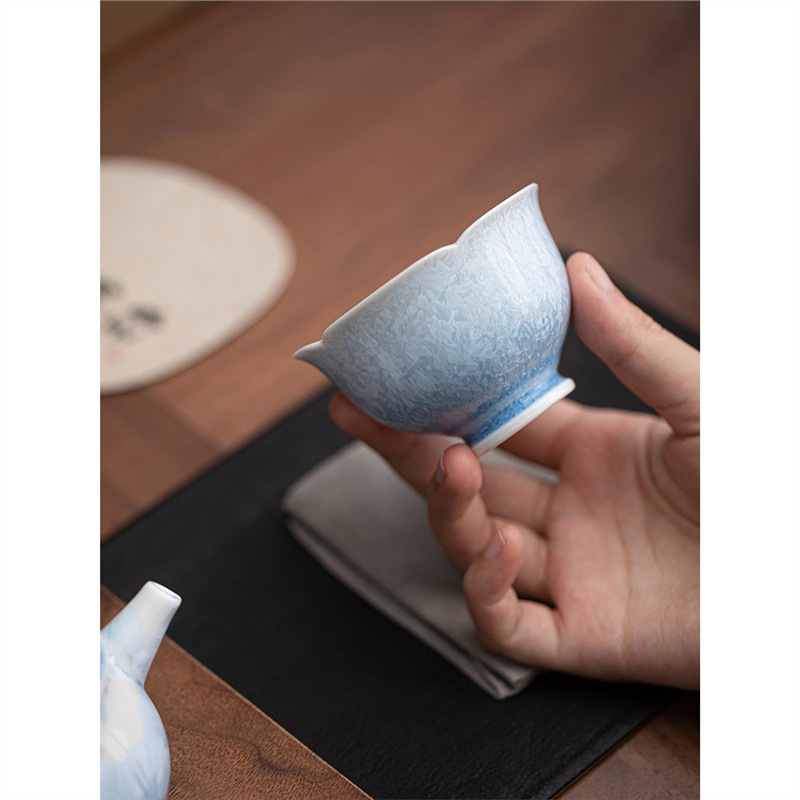 Cốc chủ nhân tráng men pha lê có giá trị cao, cốc cánh hoa gốm sứ, bộ trà Kung Fu, cốc trà sang trọng nhẹ, bán buôn quà lưu niệm