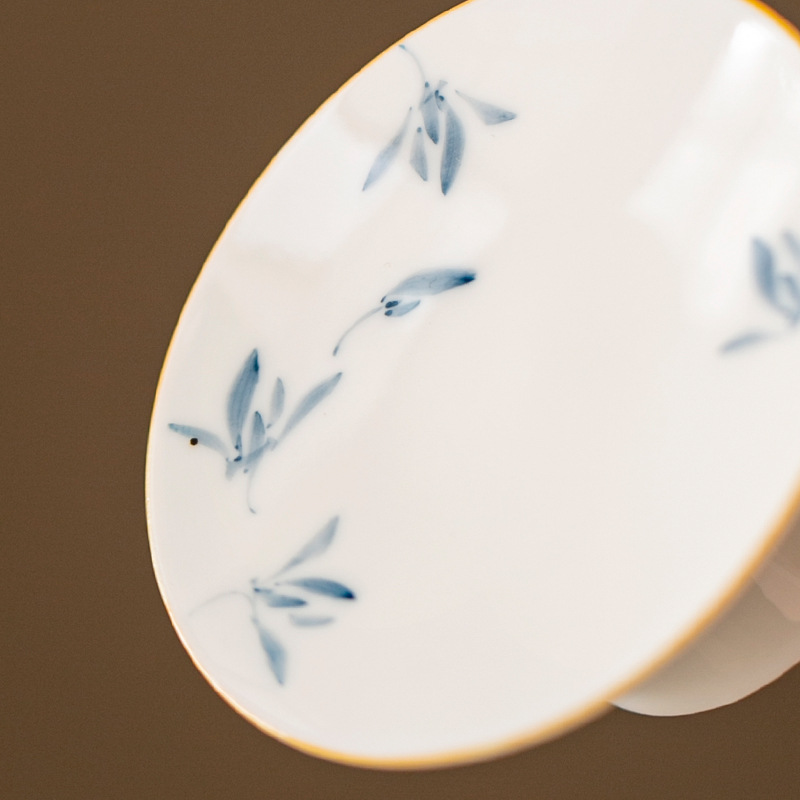 Hoa lan bướm sứ trắng vẽ tay tinh khiết nắp chân cao nắp gốm đệm trà gia dụng phụ kiện trang trí trà đạo Kung Fu