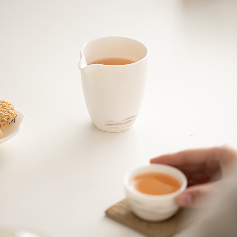 Cốc sứ trắng ngọc bích gốm sứ cốc trà Haifen dụng cụ trà Kungfu dụng cụ trà gia dụng đơn giản không nóng tay