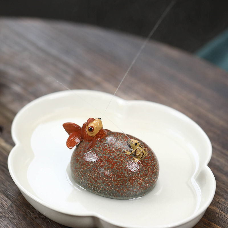 Vật nuôi trà phun nước, cá vàng ếch, trà tử sa, bàn trà, đồ trang trí nhỏ, đá Điêu Khắc Sáng tạo, quà tặng trang trí có thể nuôi được