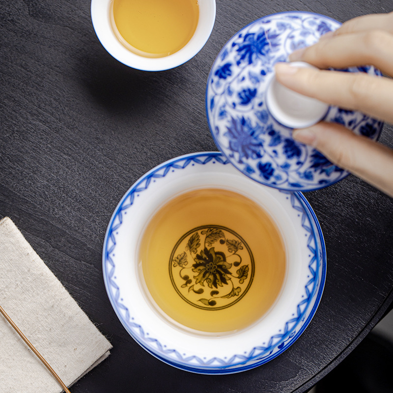 Màu xanh và trắng ngọc bích ngọc bích ba cái bát có nắp treo cổ điển dung tích lớn quấn hoa sen đơn không nóng cốc pha trà gốm sứ