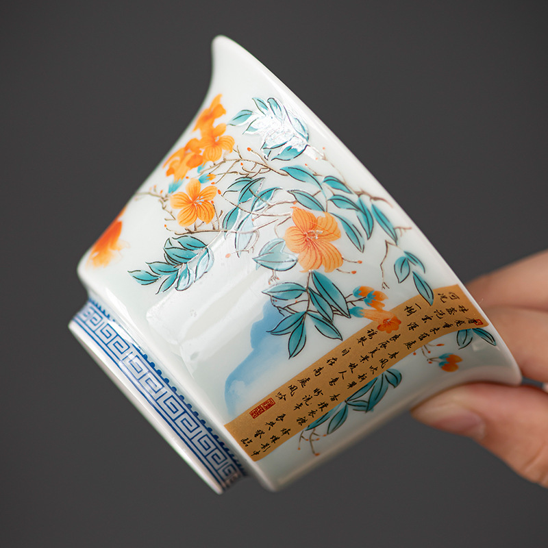Bộ ấm chén trà gốm sứ cao cấp phong cách retro màu xanh trắng, họa tiết cá, kiểu dáng sang trọng, thích hợp làm quà tặng cao cấp, dùng trong văn phòng, lễ tân.