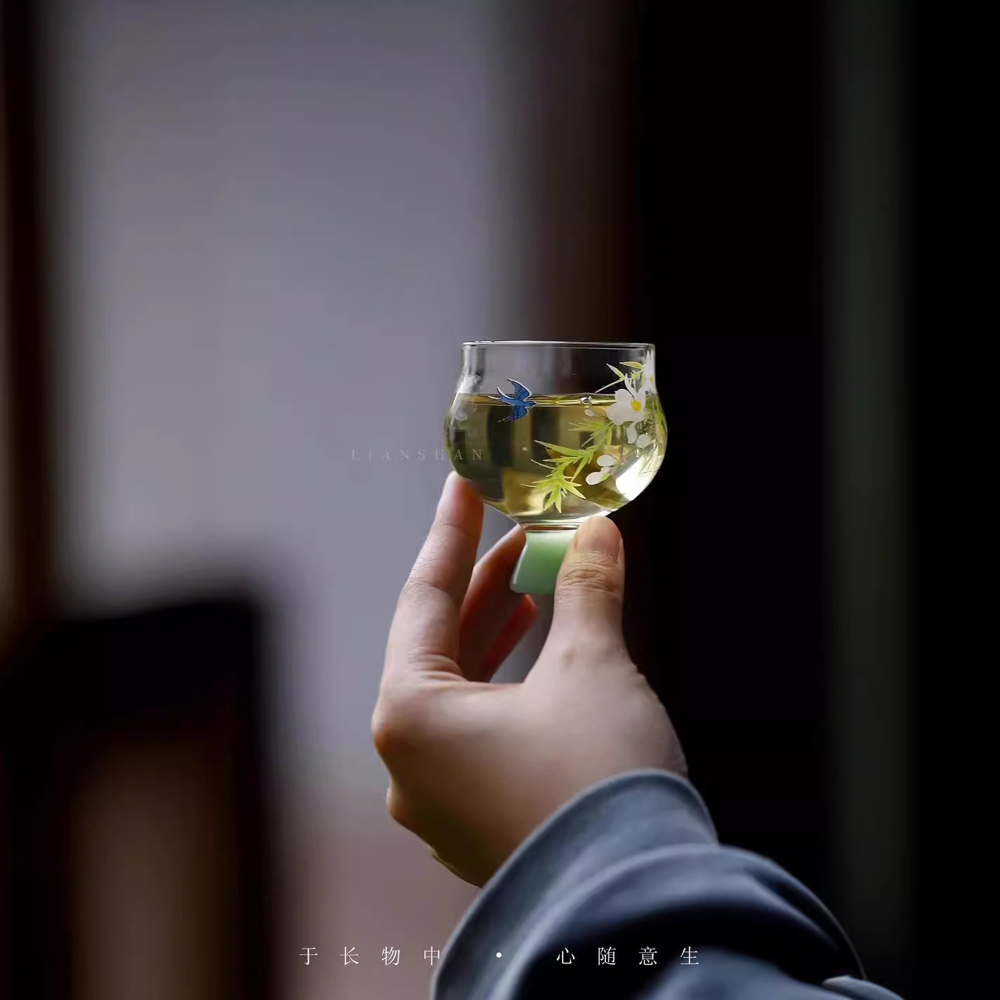 Mùa xuân trở lại cao chân cốc trà nhỏ cốc đơn thủy tinh chịu nhiệt đặc biệt cốc chủ nhân pha lê trong suốt kiểu Trung Quốc