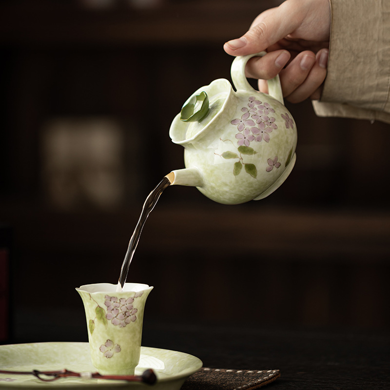 Ấm trà hoa cẩm tú cầu vẽ tay dụng cụ trà Kung Fu gốm sứ gia dụng ấm trà đơn phong cách Trung Quốc có lọc để tặng quà cho nữ