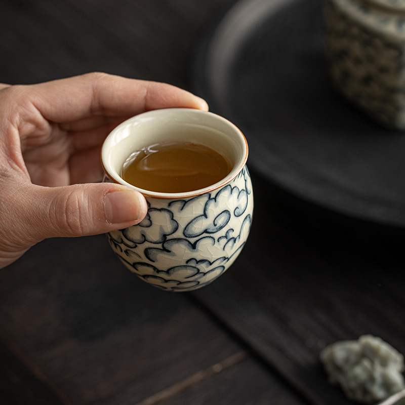 Cốc trà vẽ tay Ruyao, bộ trà Kung Fu, cốc đơn màu xanh và trắng tráng men thủ công Jingdezhen, cốc trà mây tốt lành, cốc trà ngon