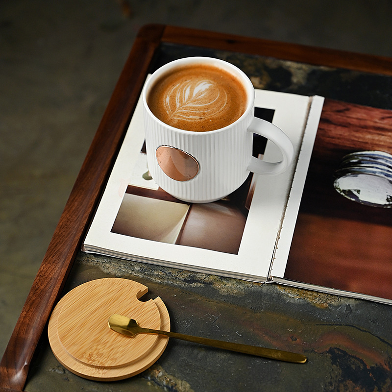 Dehua cốc gốm có nắp nước cốc văn phòng sáng tạo cốc cà phê cốc cà phê con dấu đồng quà tặng cốc bán buôn