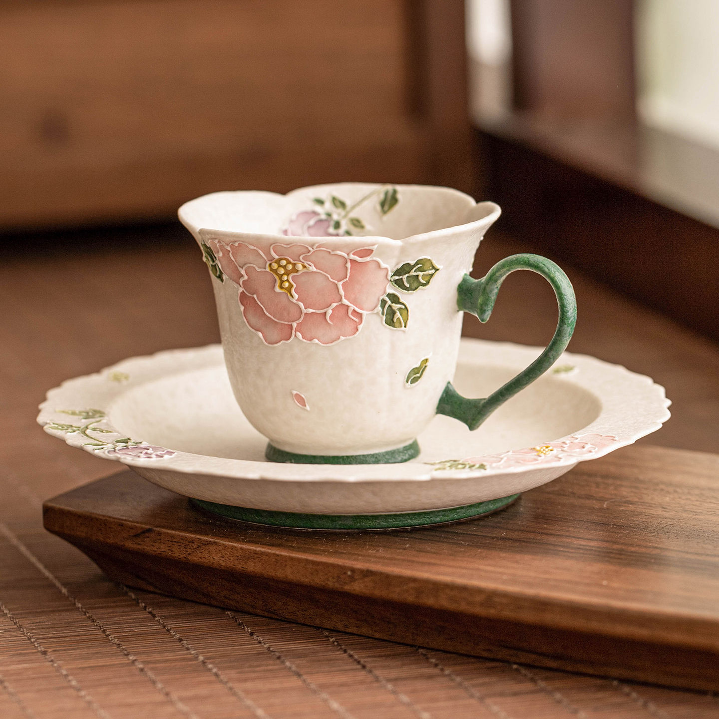 Cốc uống trà màu trắng mỏ đá cực chất cốc trà màu đỏ hoa mẫu đơn chạm khắc cốc trà chiều nữ cao cấp cốc uống nước gốm sứ tinh tế