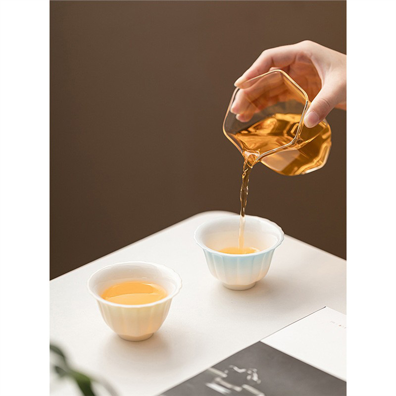 Cốc trà cánh hoa sứ ngọc bích loại băng cốc trà gốm sứ gradient dụng cụ trà Kung Fu đồ dùng gia dụng cao cấp cốc chủ nhân quà tặng