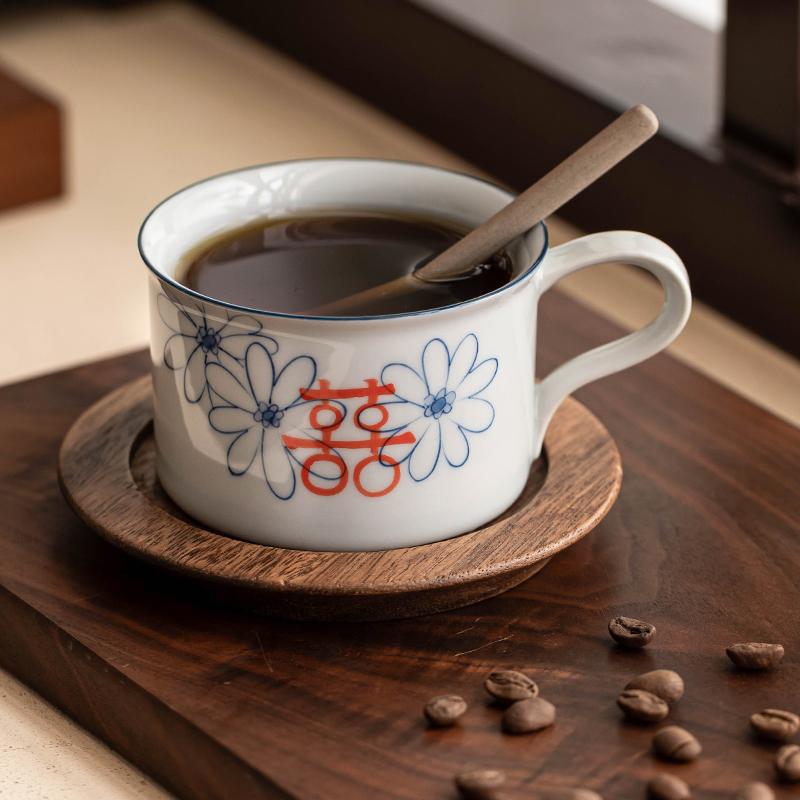 Vẽ tay Daisy Double Happiness Coffee Cup Bộ cốc và đĩa Cốc uống nước gia dụng Cốc mug Cốc trà chiều tinh tế Cốc nước