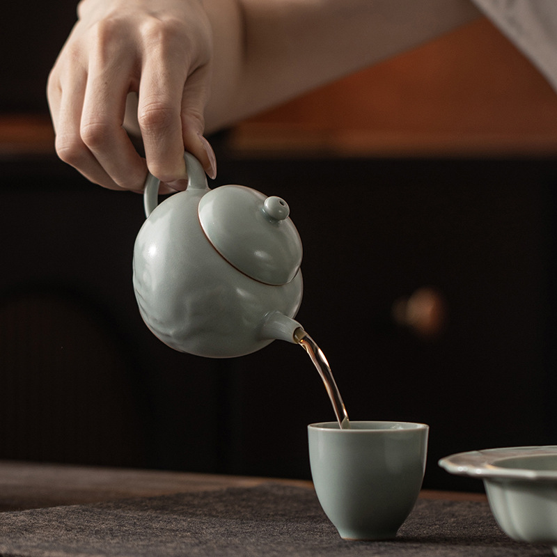 Ấm trà gốm sứ thủ công Trung Quốc Sky Blue Ru Kiln Dream Round Pot, có lỗ lọc, kiểu dáng cầu kỳ