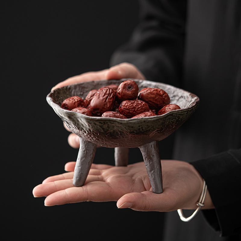 Đĩa hoa quả gốm thô ba chân sáng tạo thủ công, đĩa giải khát Gốm Sứ Cổ Điển gia dụng phòng khách, đĩa ăn nhẹ hạt dưa trái cây sấy khô