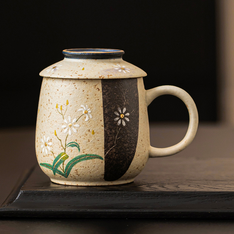 Cốc màu đỏ đá lửa xanh trắng cốc trà văn phòng hoa cúc nhỏ vẽ tay có nắp bằng vàng cốc uống nước gốm sứ gia dụng