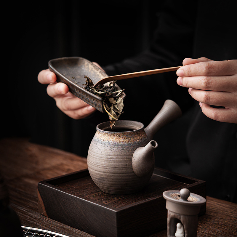 Ấm trà kiểu Trung Quốc có tay cầm bên dùng trong gia đình, ấm trà cổ điển, bộ trà Kung Fu, ấm trà cầm tay, ấm pha trà bằng gốm thô có bộ lọc, ấm đơn, phong cách Nhật Bản.