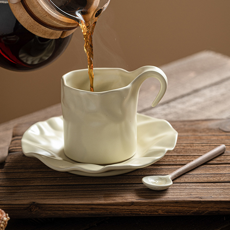 Đĩa cốc cà phê xếp ly cốc gốm sứ tinh xảo cao cấp cốc sữa phân khối thiết kế gia dụng cho nữ cốc uống nước