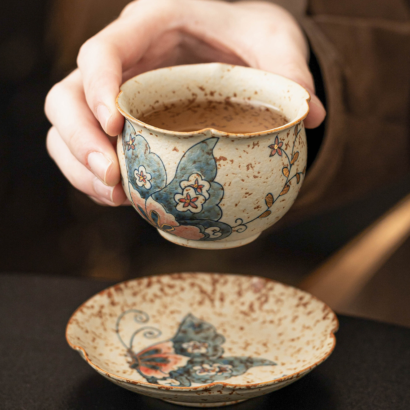 Cốc trà gốm sứ đỏ đá lửa trắng xanh cốc chủ sở hữu đĩa yêu hoa cốc đơn tách trà trà trà trà cốc cốc trà bộ đĩa