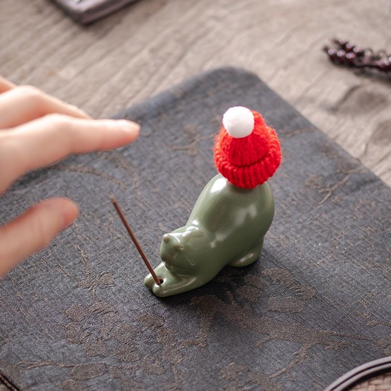 Mũ đỏ, mèo dễ thương, cắm hương, hỗ trợ trà, đồ trang trí bàn trà, trầm hương, gỗ đàn hương, gốm sứ, hương liệu, phong cách cổ điển mới của Trung Quốc