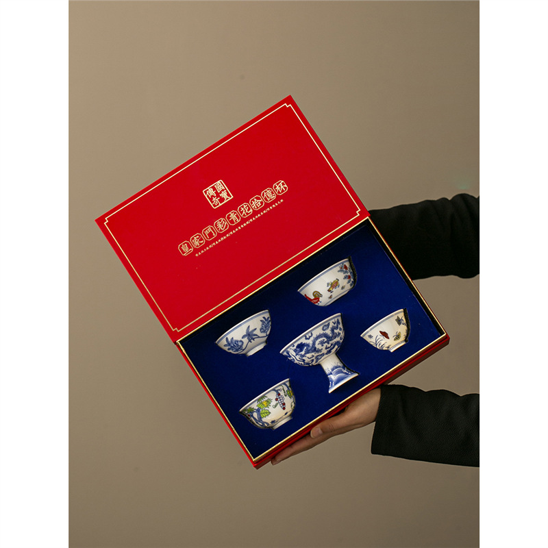 Royal Doucai Màu xanh và trắng Một trăm triệu Bộ tách trà cổ điển thời nhà Minh và nhà Thanh Bộ ấm trà cổ xưa hoài cổ Chén trà Chủ nhân