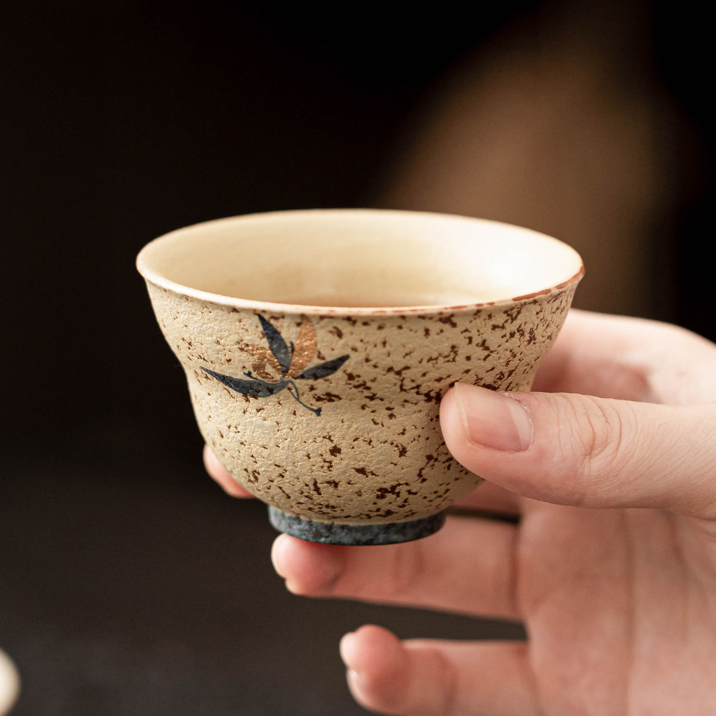 Màu xanh và trắng đá lửa cốc bầu đỏ gốm sứ tinh tế cốc uống trà chạm khắc con bướm vàng cốc trà chủ nhân cốc trà bộ trà cốc trà