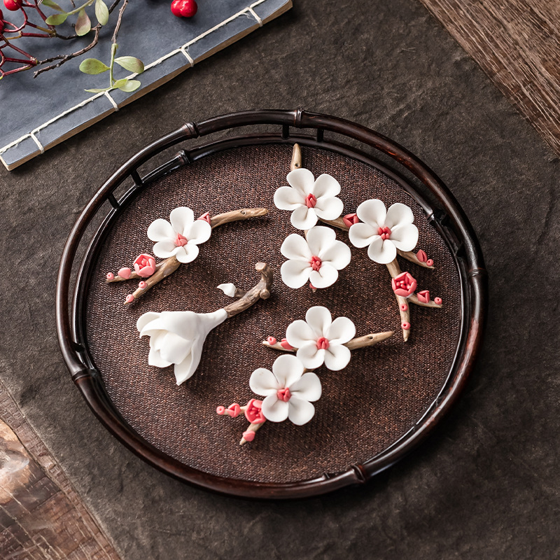 Đồ trang trí thú cưng trà cao cấp có thể được giữ bằng tay, trà hoa mộc lan trắng gốm sứ, trà đạo, giá đỡ bút hoa mận phòng trà