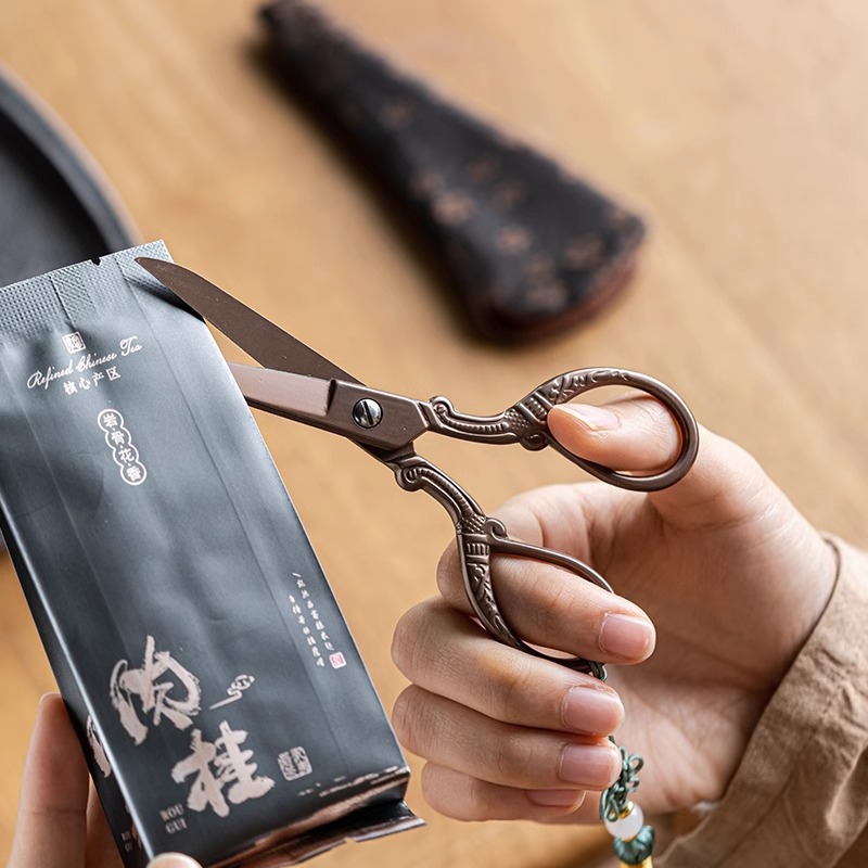 Phụ kiện trà đạo kéo nhỏ gia dụng kiểu Trung Quốc dao cắt giấy thủ công túi đựng trà inox đầu kéo bán buôn