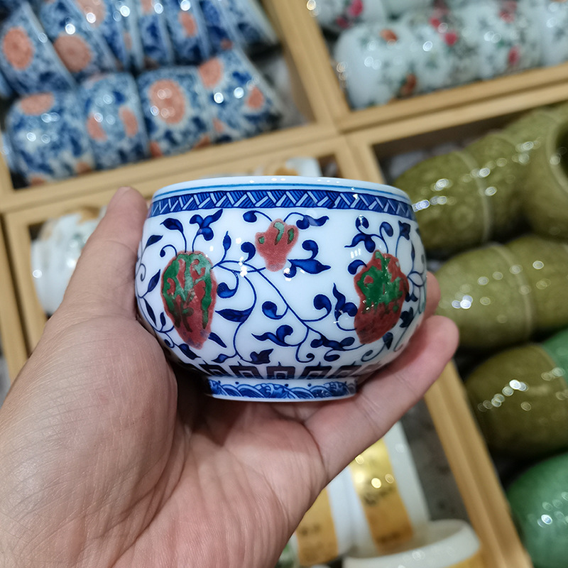 Sứ trắng xanh quấn cành sen cốc chủ nhân Jingdezhen gốm sứ ép tay cốc trà bộ trà Kung Fu cốc trà cốc trà đơn bát trà