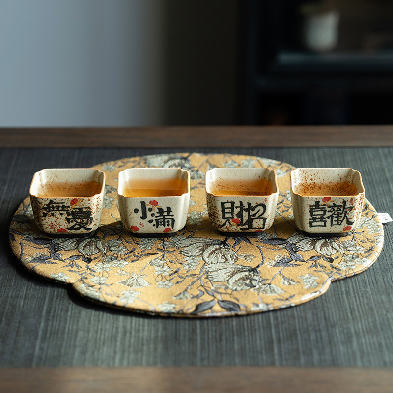 Màu xanh và trắng đá lửa đỏ tinh khiết viết tay không lo lắng bốn hộp quà tặng bộ cốc chủ nhân tách trà Kung Fu