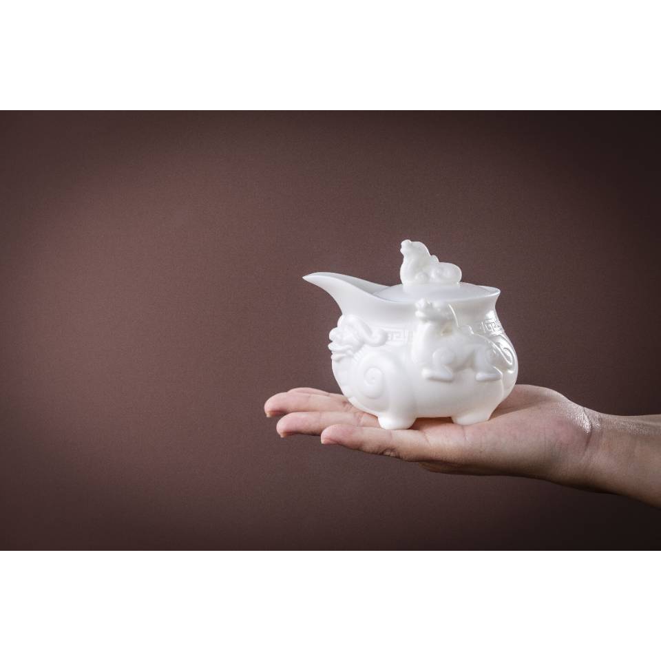 Dehua Sứ trắng Guo Zhibao Jadeite Sứ không tráng men Pixiu Bình cầm tay Bình trà lớn chống bỏng cao cấp.