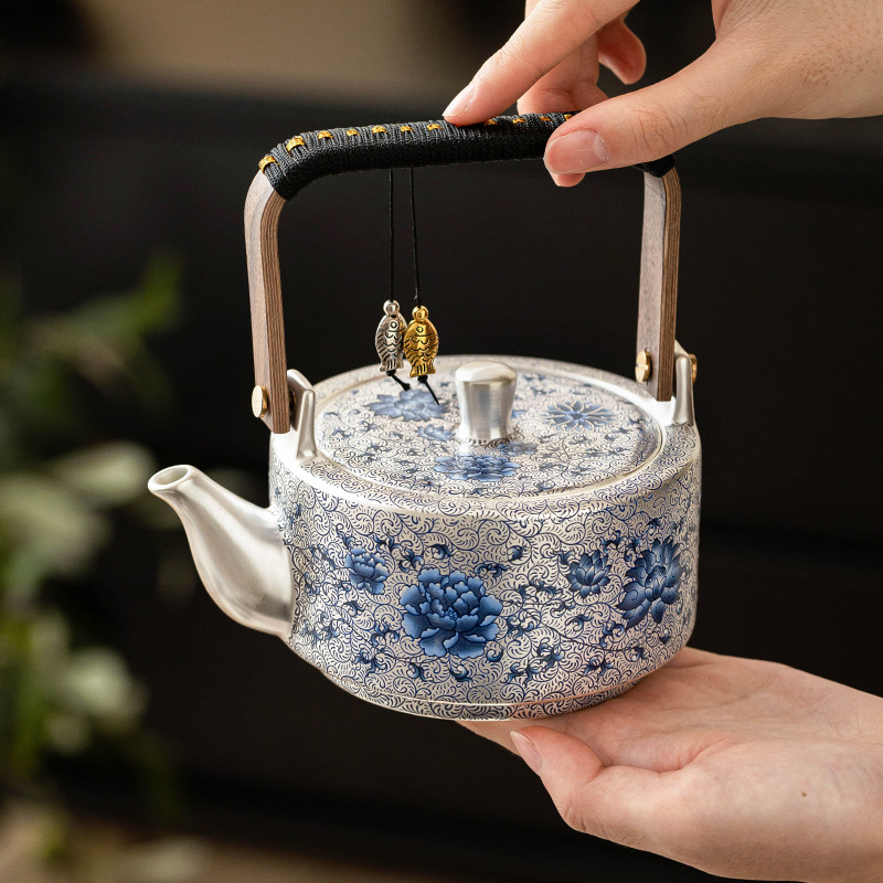 Bộ ấm trà Kung Fu màu xanh và trắng hoa sen mạ bạc sang trọng cao cấp 2024 mẫu mới hộp quà một ấm hai cốc quà tặng