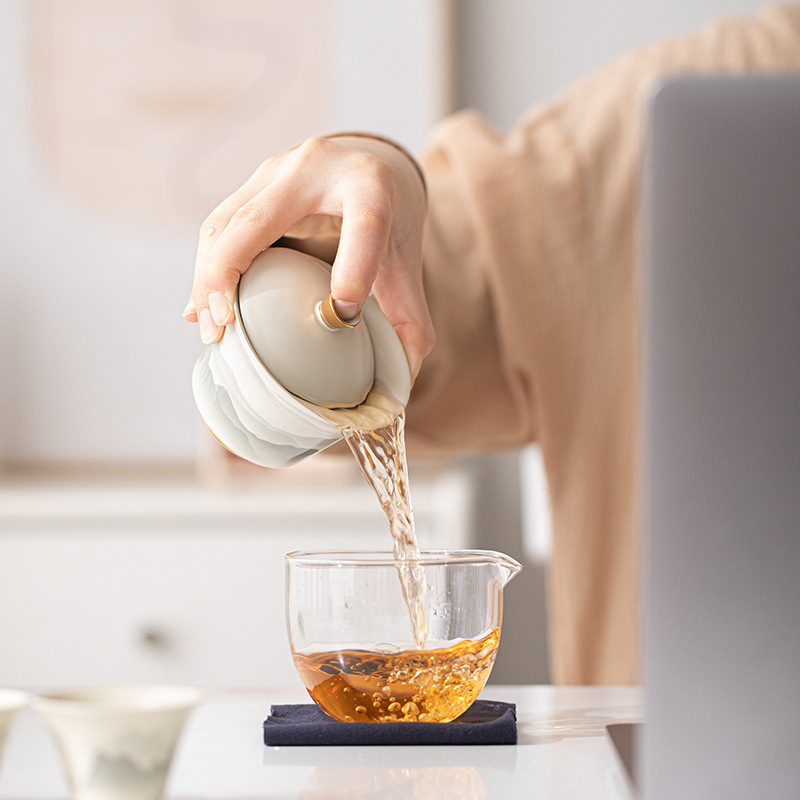 Bộ trà du lịch đựng gốm sứ cầm tay cốc khách nhanh một ấm bốn cốc cắm trại ngoài trời cốc trà Kung Fu ấm pha trà