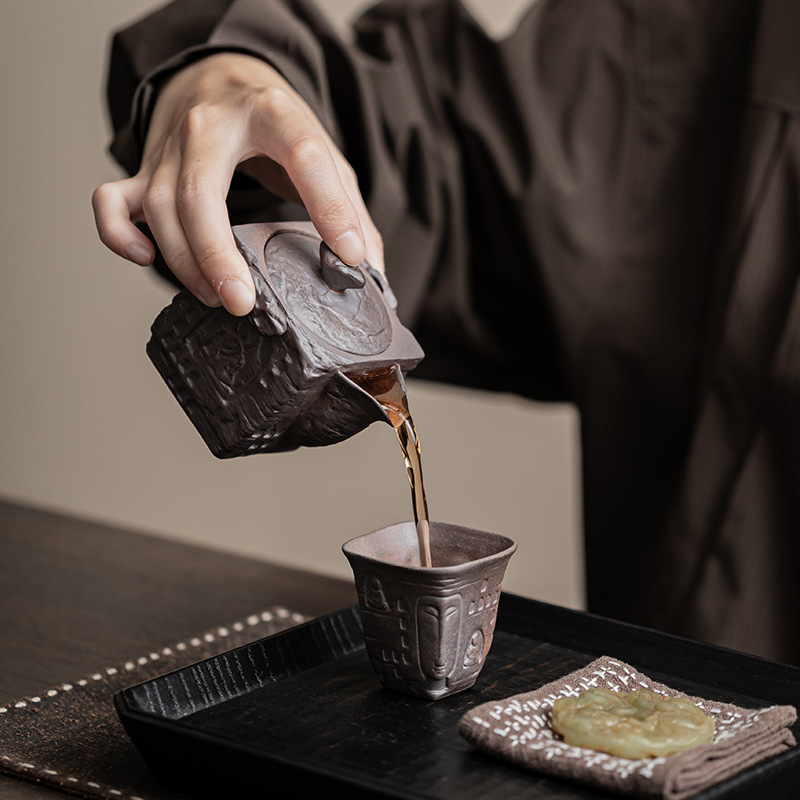 Ấm tay cầm tay hình vuông Zen Shadow Old Rock Clay Dụng cụ pha trà Kung Fu gốm thô gia dụng Ấm trà đơn dùng cho cá nhân không nóng