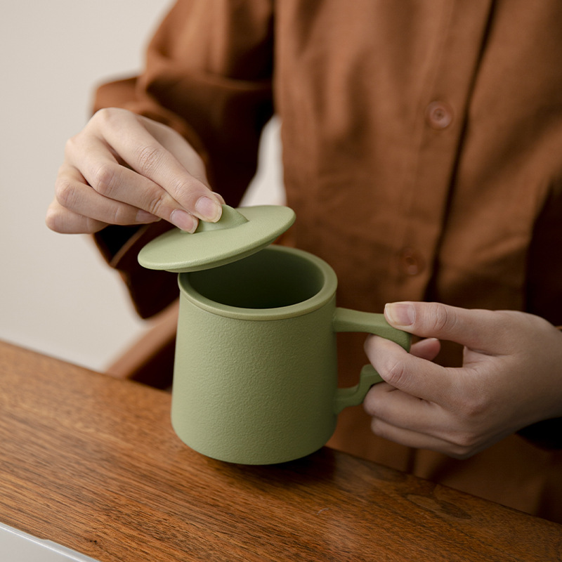 Cốc trà gốm sứ có nắp tách trà tách trà cốc pha trà đơn giản nhẹ nhàng sang trọng cho cá nhân nam nữ bán buôn cốc nước văn phòng