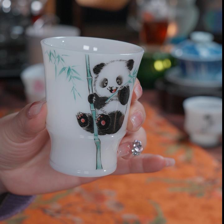 Cô giáo Guo Zhibao cốc tre vẽ tay gấu trúc