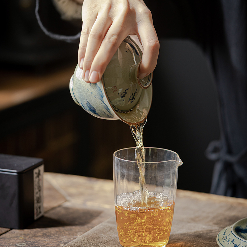 Đồ gốm cũ màu xanh và trắng vẽ tay bát nắp cốc trà cao cấp gốm sứ cao cấp bộ trà ba tài năng lớn bán buôn bát trà