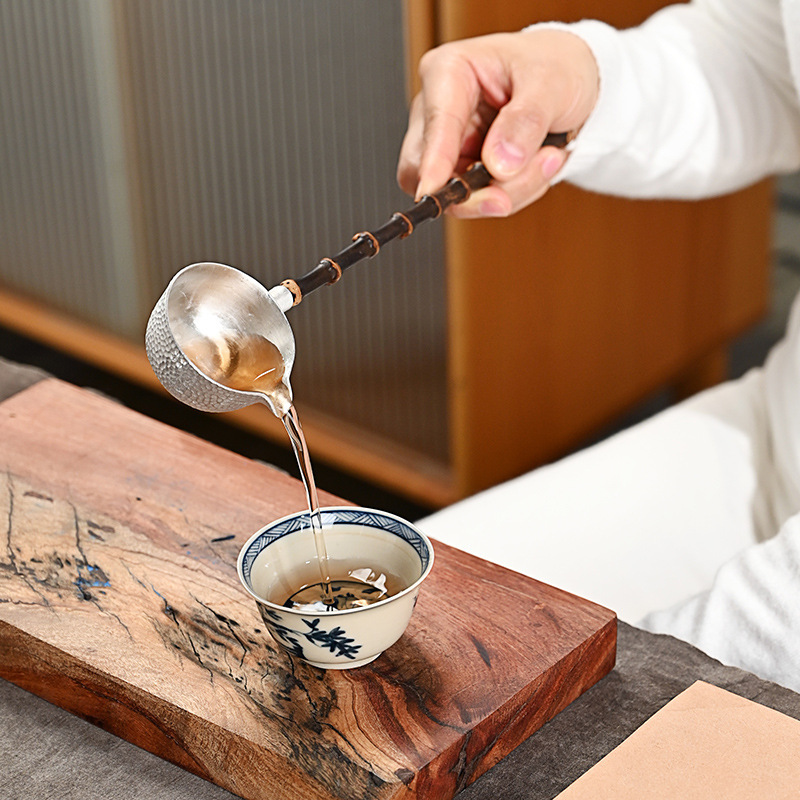 Nấu trà quanh bếp thiếc nguyên chất tay cầm tre tím lọc trà lưới lọc trà thìa trà phụ kiện dụng cụ trà kungfu thìa nước