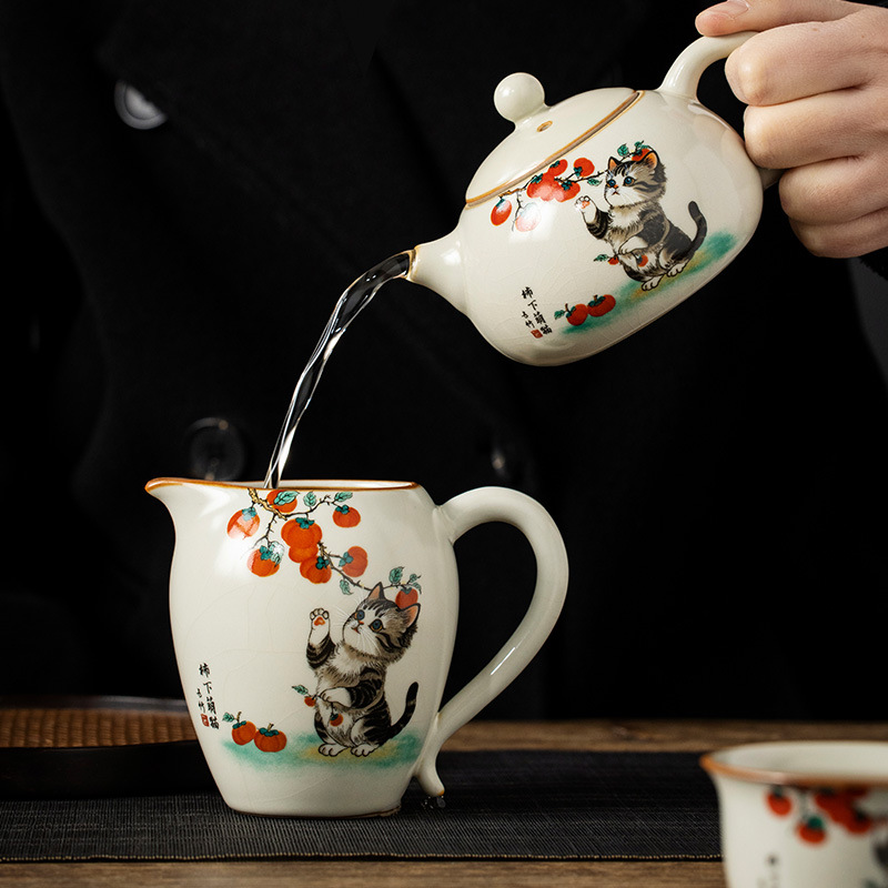 Ấm trà gốm sứ kiểu Trung Quốc mới Ru Kiln Persimmon hình mèo dễ thương dành cho một người, kèm tách trà và bộ ấm chén dùng trong nhà.
