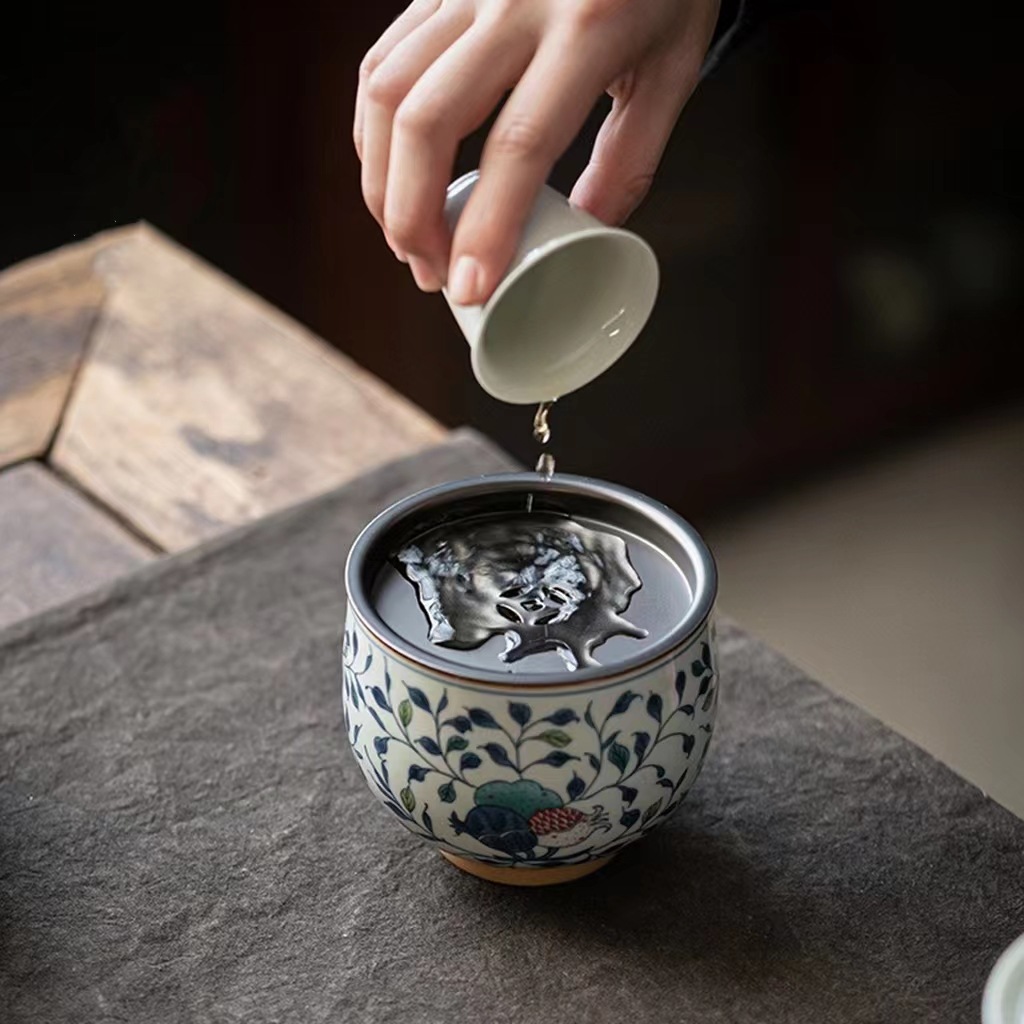 Phụ kiện bộ trà gốm sứ cao cấp cỡ nhỏ màu xanh và trắng rửa chén có nắp dùng trong gia đình