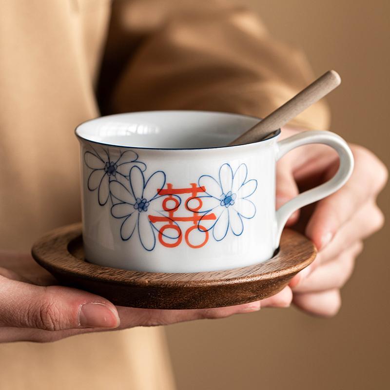 Vẽ tay Daisy Double Happiness Coffee Cup Bộ cốc và đĩa Cốc uống nước gia dụng Cốc mug Cốc trà chiều tinh tế Cốc nước