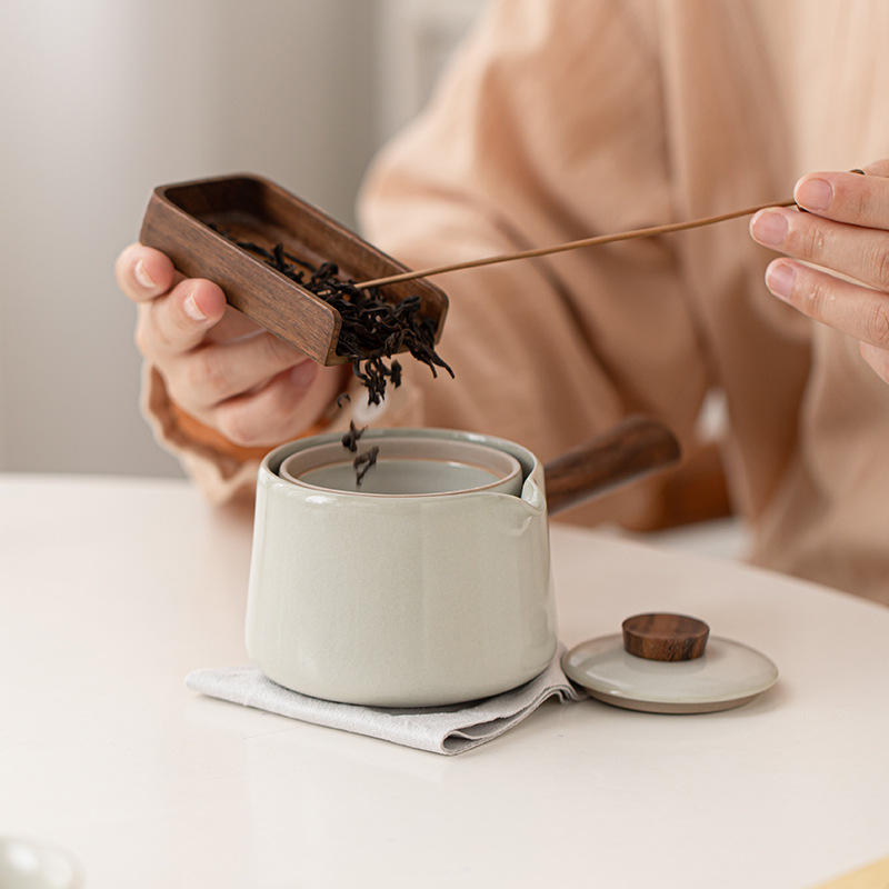 Bộ trà du lịch Xiaoyao Bộ trà gốm sứ Ru Kiln một ấm ba cốc cốc chở khách di động Bộ trà xe hơi ngoài trời có khay trà