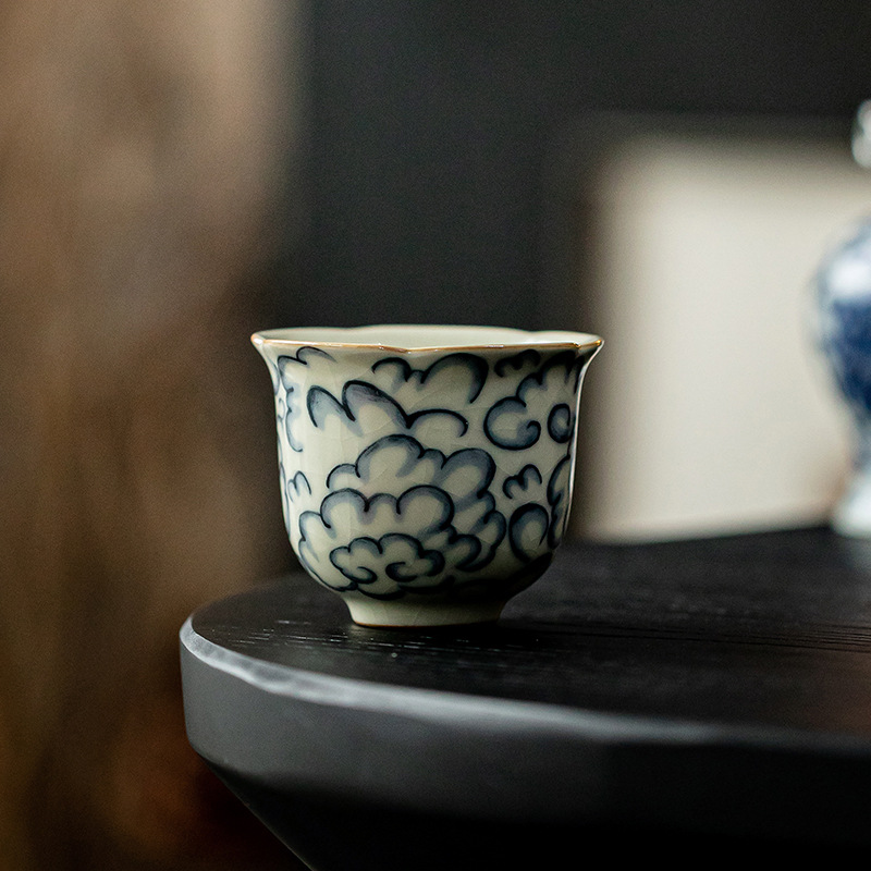 Cốc trà gốm sứ Ru Kiln kiểu Trung Quốc cốc miệng hoa Xiangyun cốc cá nhân gia dụng cốc trà nhỏ cốc uống trà có thể mở lát