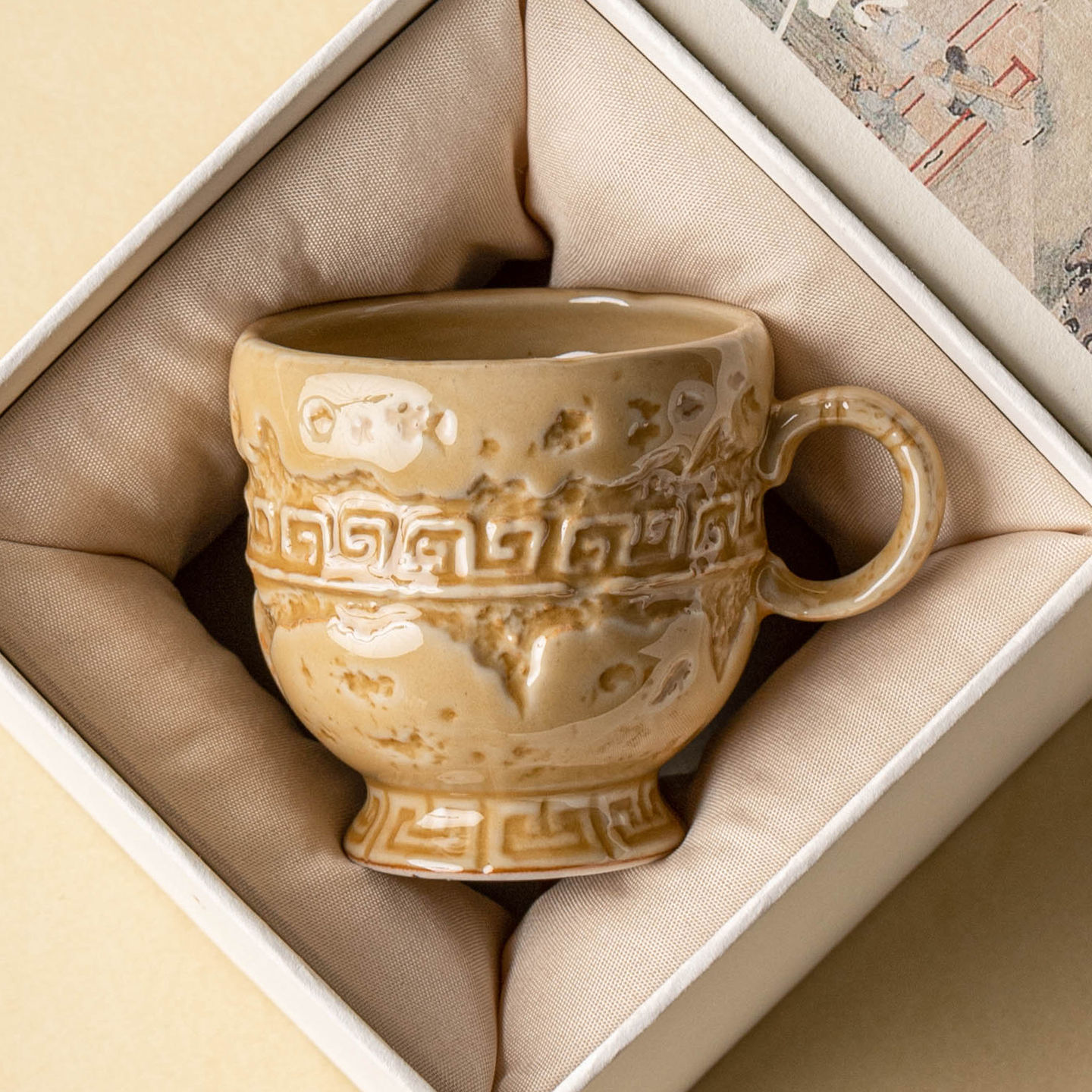 Nhà máy Yue Kiln Celadon Master Cup Bộ ấm trà gốm sứ cổ điển Kung Fu Cup Teacup Gold Rhyme Cao Chân Cốc Trà