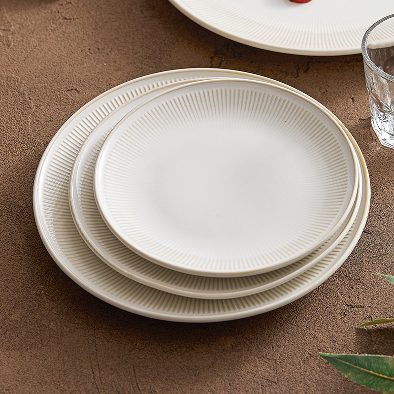 Đĩa màu be, đĩa dùng trong nhà, đĩa nông mang vẻ sang trọng, đĩa sứ cao cấp dùng cho món bò bít tết và món ăn kiểu Tây, đĩa tròn, mẫu mới 2025 dùng để bày món ăn.