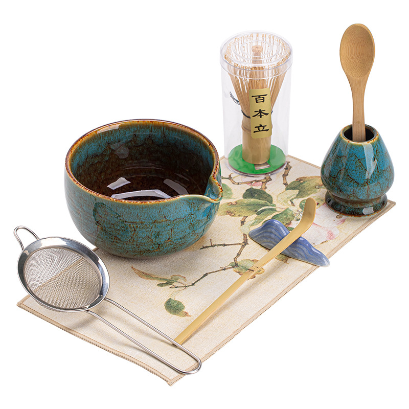 Bộ ấm chén trà gốm sứ 8 món với bát matcha, dụng cụ đánh matcha, lưới lọc trà, bàn chải trà và giá đỡ.