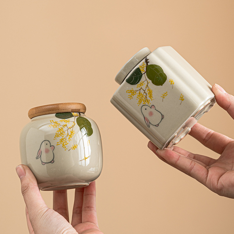 Vẽ tay bình trà thỏ Guiyue Vàng bình kín Bình đựng trà gốm sứ cầm tay nhỏ bình đựng đồ gia dụng chống ẩm