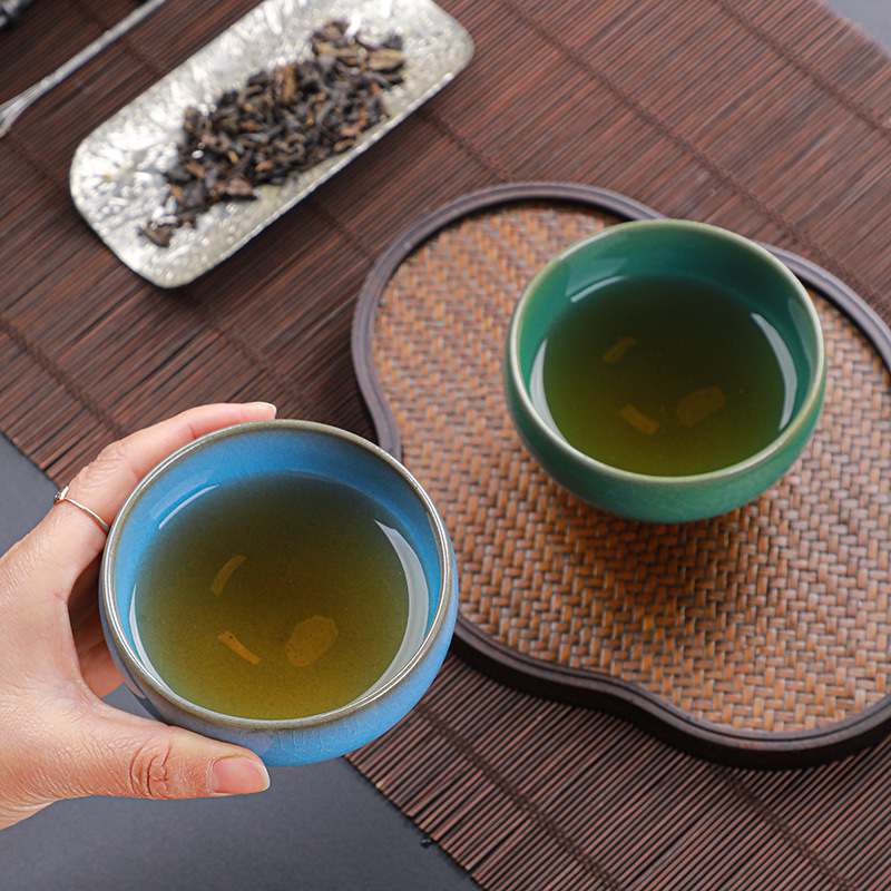 Chén trà ánh sáng hồ thủ công của Su Tianpei, cốc đơn của chủ nhân, chén trà gốm sứ, bộ trà Kung Fu bằng sắt men ngọc