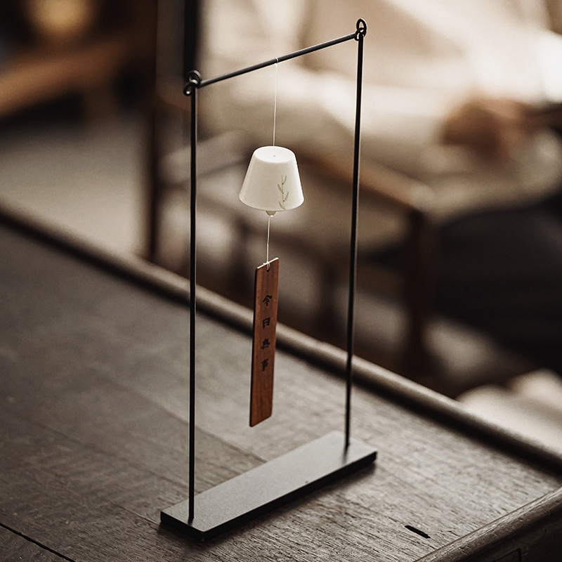 Trang trí đồ trang trí bằng gốm sứ vẽ tay chuông gió sắt rèn giá đỡ không gian trà trang trí không gian trang trí Homestay