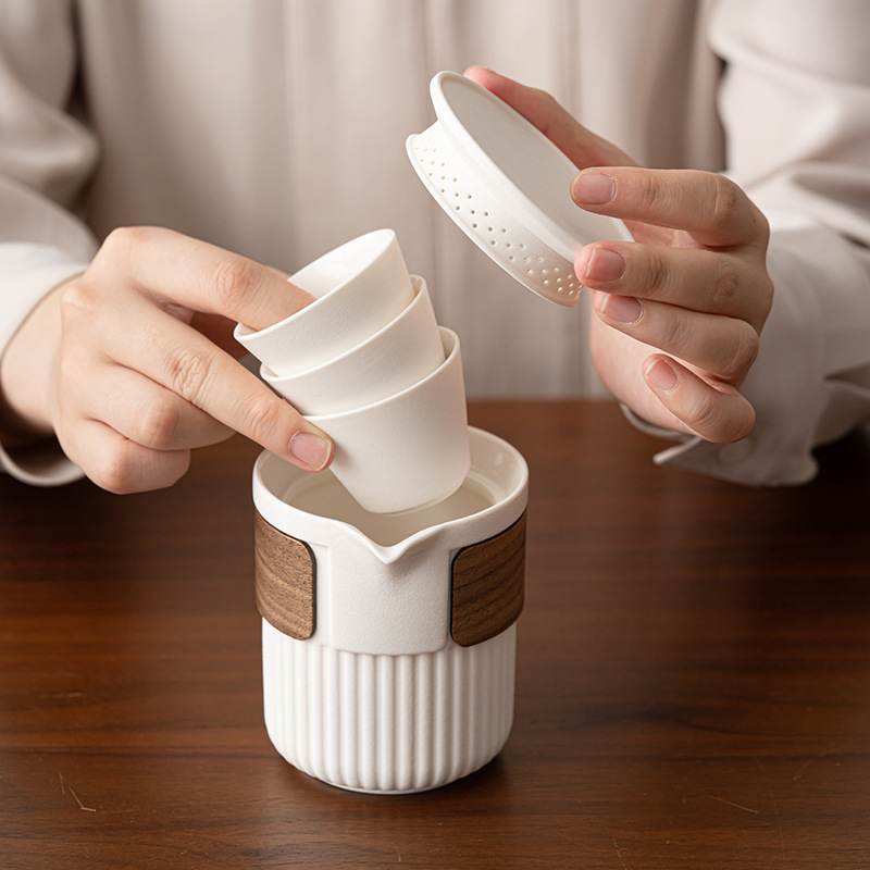 Bộ ấm trà du lịch di động Bộ ấm trà Kungfu gốm cắm trại ngoài trời một ấm Ba cốc