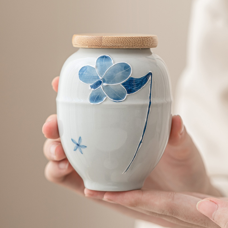 Chậu hoa ly vẽ tay, bình trà chạm khắc, bình trà cao cấp, bình gốm sứ, bình kín, bình trà trắng, bình nhỏ